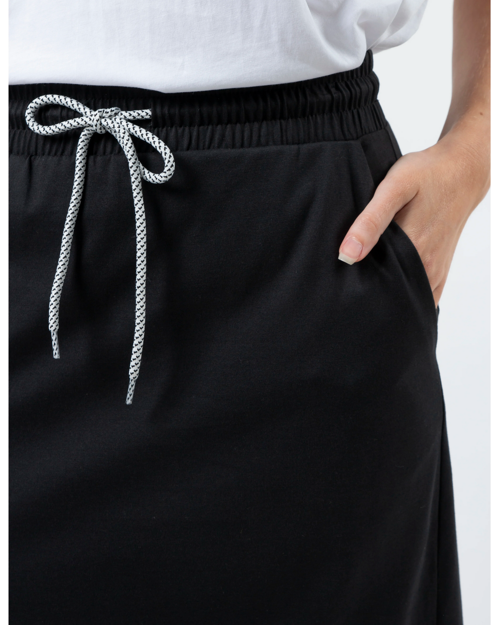 Stella Essentials Skirt - Black