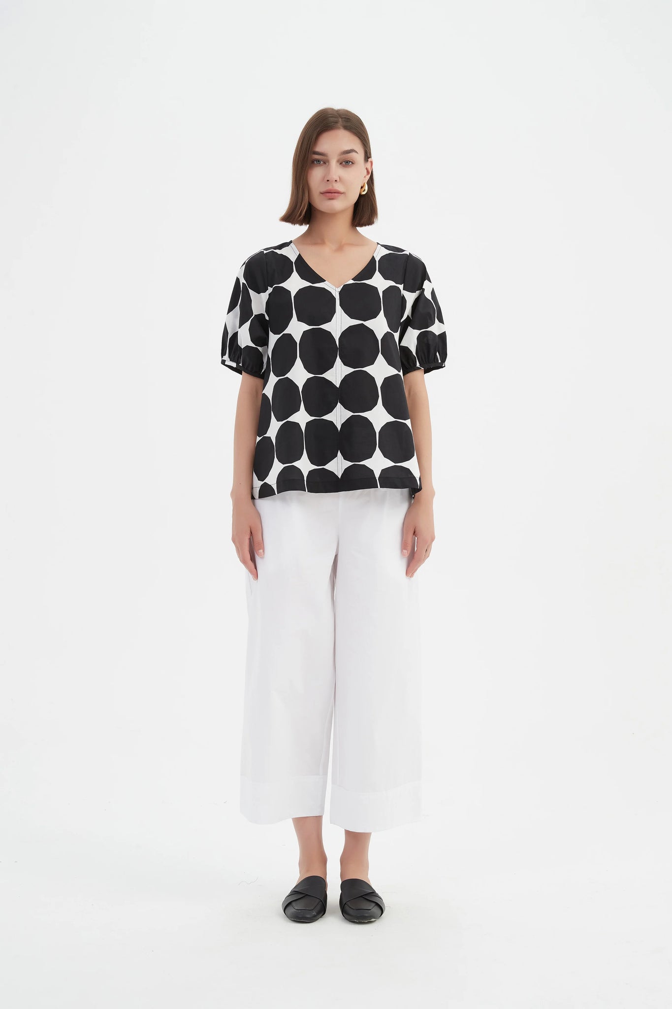 V Neck Bishop Sleeve Poplin Top - Black Spot