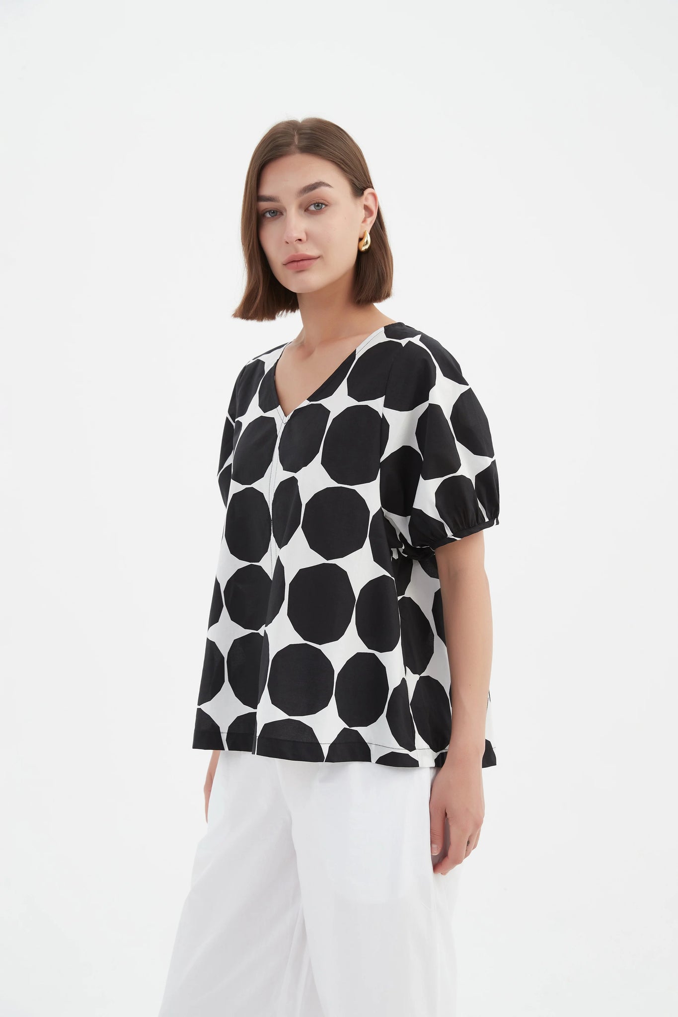 V Neck Bishop Sleeve Poplin Top - Black Spot