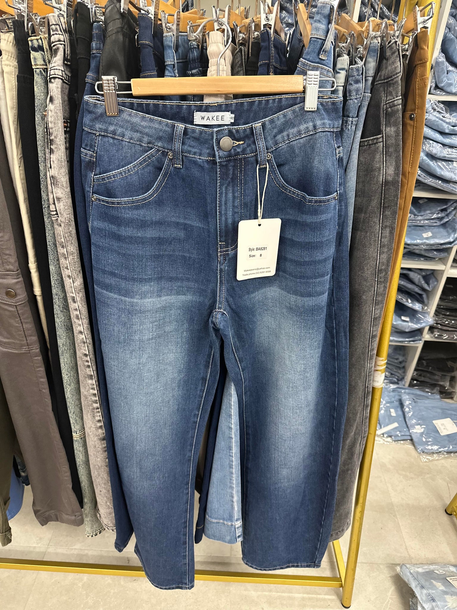 Bobby Barrel Leg Jean - Mid Wash Blue